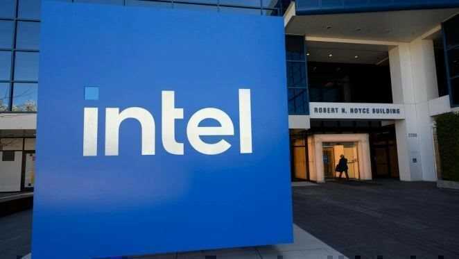 Intel sa thải hơn 35.000 nhân viên chỉ trong 2 năm: Cuộc tái cấu trúc chưa từng có nhằm ‘cứu lấy tương lai của tập đoàn’- Ảnh 2. Intel sa thải hơn 35.000 nhân viên chỉ trong 2 năm: Cuộc tái cấu trúc chưa từng có nhằm ‘cứu lấy tương lai của tập đoàn’- Ảnh 2.