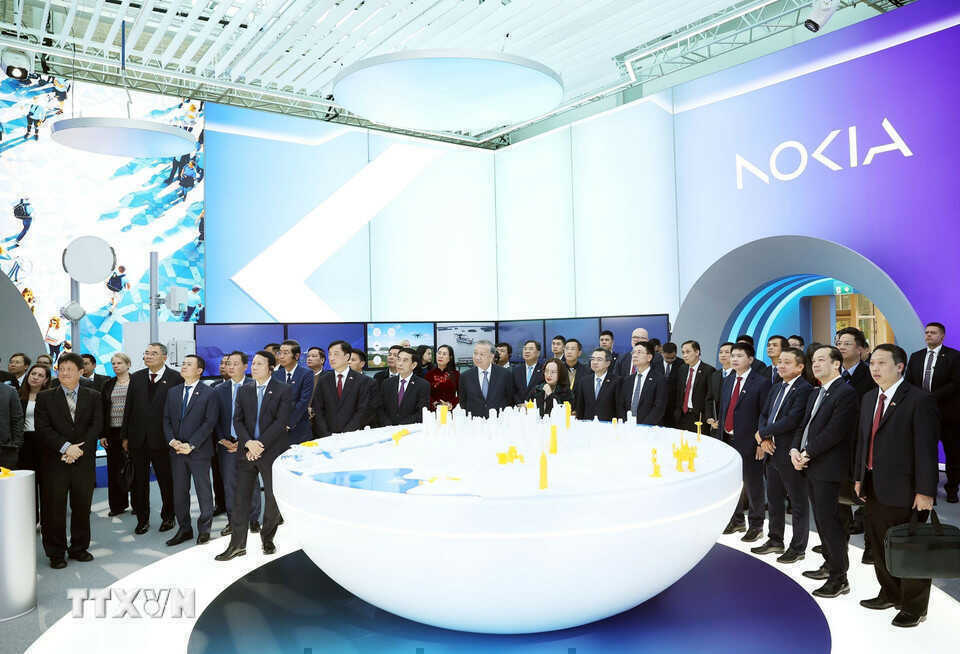 Nokia "thắng kép" tại Việt Nam: Vừa ký hợp đồng hạ tầng mới với VNPT, vừa vận hành cứ điểm sản xuất AirScale toàn cầu- Ảnh 3. Nokia "thắng kép" tại Việt Nam: Vừa ký hợp đồng hạ tầng mới với VNPT, vừa vận hành cứ điểm sản xuất AirScale toàn cầu- Ảnh 3.