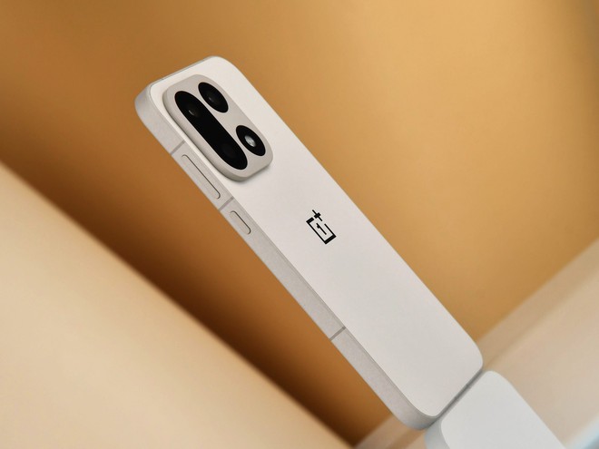 OnePlus 15 ra mắt: Màn hình 165Hz, chip Snapdragon 8 Elite Gen 5, pin 7.300mAh, giá 14,8 triệu đồng- Ảnh 12. OnePlus 15 ra mắt: Màn hình 165Hz, chip Snapdragon 8 Elite Gen 5, pin 7.300mAh, giá 14,8 triệu đồng- Ảnh 12.