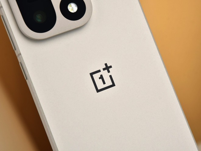 OnePlus 15 ra mắt: Màn hình 165Hz, chip Snapdragon 8 Elite Gen 5, pin 7.300mAh, giá 14,8 triệu đồng- Ảnh 15. OnePlus 15 ra mắt: Màn hình 165Hz, chip Snapdragon 8 Elite Gen 5, pin 7.300mAh, giá 14,8 triệu đồng- Ảnh 15.