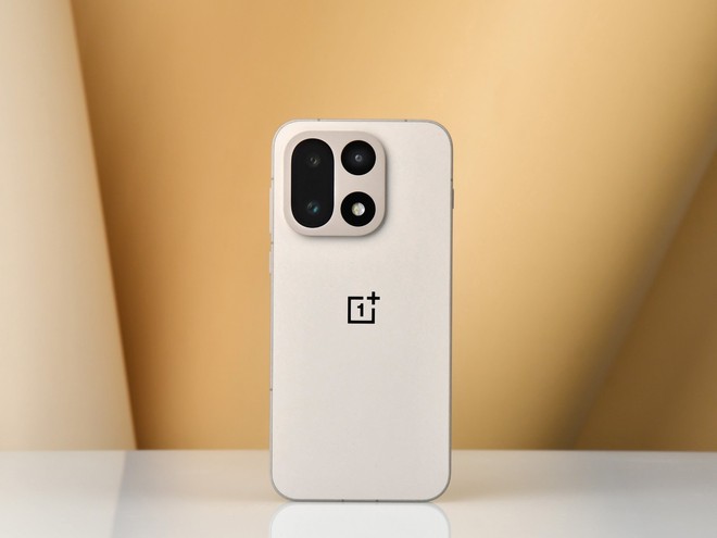 OnePlus 15 ra mắt: Màn hình 165Hz, chip Snapdragon 8 Elite Gen 5, pin 7.300mAh, giá 14,8 triệu đồng- Ảnh 16. OnePlus 15 ra mắt: Màn hình 165Hz, chip Snapdragon 8 Elite Gen 5, pin 7.300mAh, giá 14,8 triệu đồng- Ảnh 16.