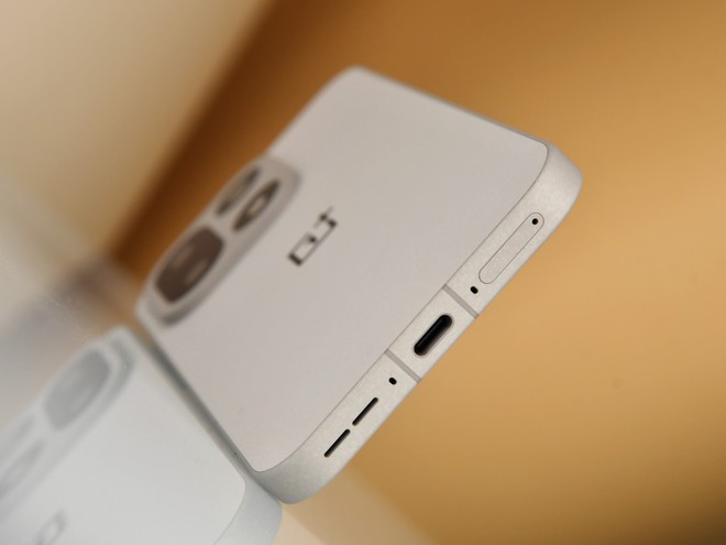 OnePlus 15 ra mắt: Màn hình 165Hz, chip Snapdragon 8 Elite Gen 5, pin 7.300mAh, giá 14,8 triệu đồng- Ảnh 19. OnePlus 15 ra mắt: Màn hình 165Hz, chip Snapdragon 8 Elite Gen 5, pin 7.300mAh, giá 14,8 triệu đồng- Ảnh 19.
