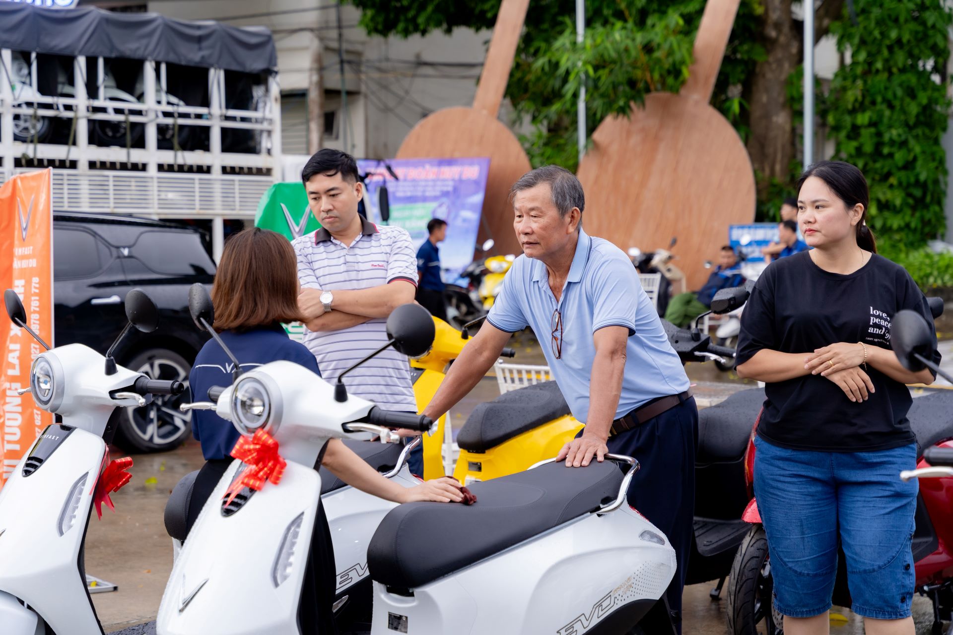 Xe xanh lên ngôi, VinFast Evo Grand Lite chiếm trọn cảm tình của học sinh và phụ huynh- Ảnh 2.