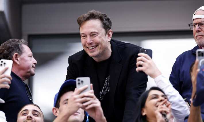 Tesla, Apple 