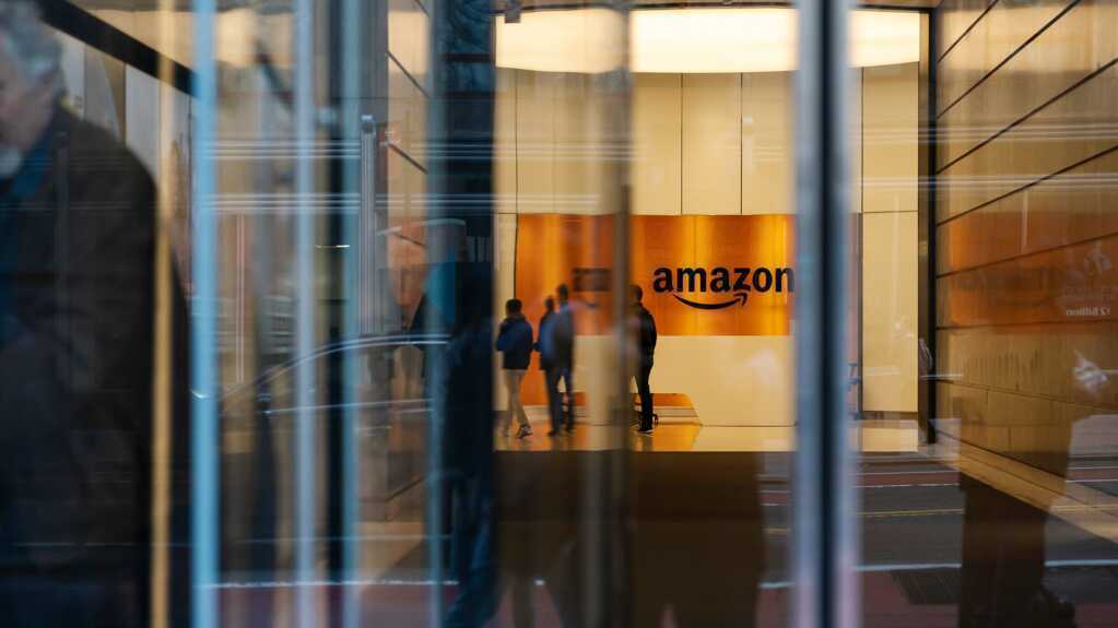 Từ hôm nay, 30.000 nhân viên Amazon mất việc làm trong đợt sa thải chưa từng có