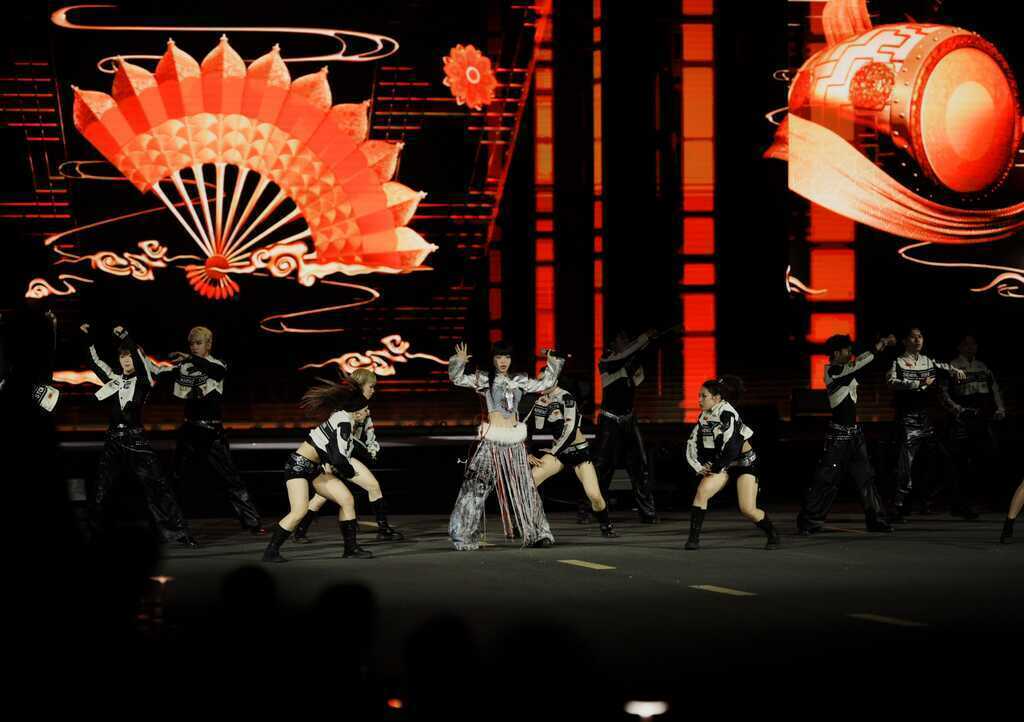 Nhìn lại những màn trình diễn ấn tượng tại Gala Better Choice Awards 2025: Bữa tiệc âm thanh, ánh sáng đầy màu sắc- Ảnh 2. Nhìn lại những màn trình diễn ấn tượng tại Gala Better Choice Awards 2025: Bữa tiệc âm thanh, ánh sáng đầy màu sắc- Ảnh 2.