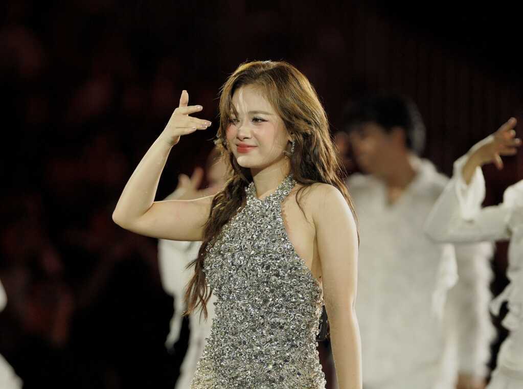 Nhìn lại những màn trình diễn ấn tượng tại Gala Better Choice Awards 2025: Bữa tiệc âm thanh, ánh sáng đầy màu sắc- Ảnh 10. Nhìn lại những màn trình diễn ấn tượng tại Gala Better Choice Awards 2025: Bữa tiệc âm thanh, ánh sáng đầy màu sắc- Ảnh 10.