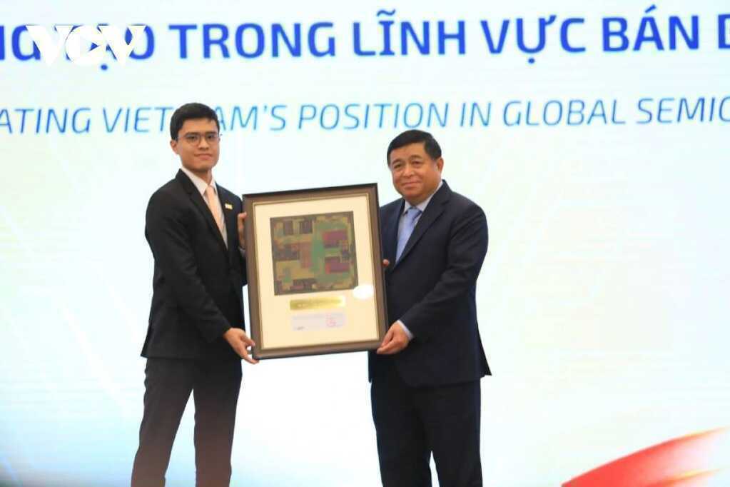 Việt Nam cần đi nhanh hơn trong phát triển công nghệ chiến lược