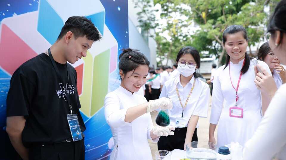 Việt Nam cần đi nhanh hơn trong phát triển công nghệ chiến lược