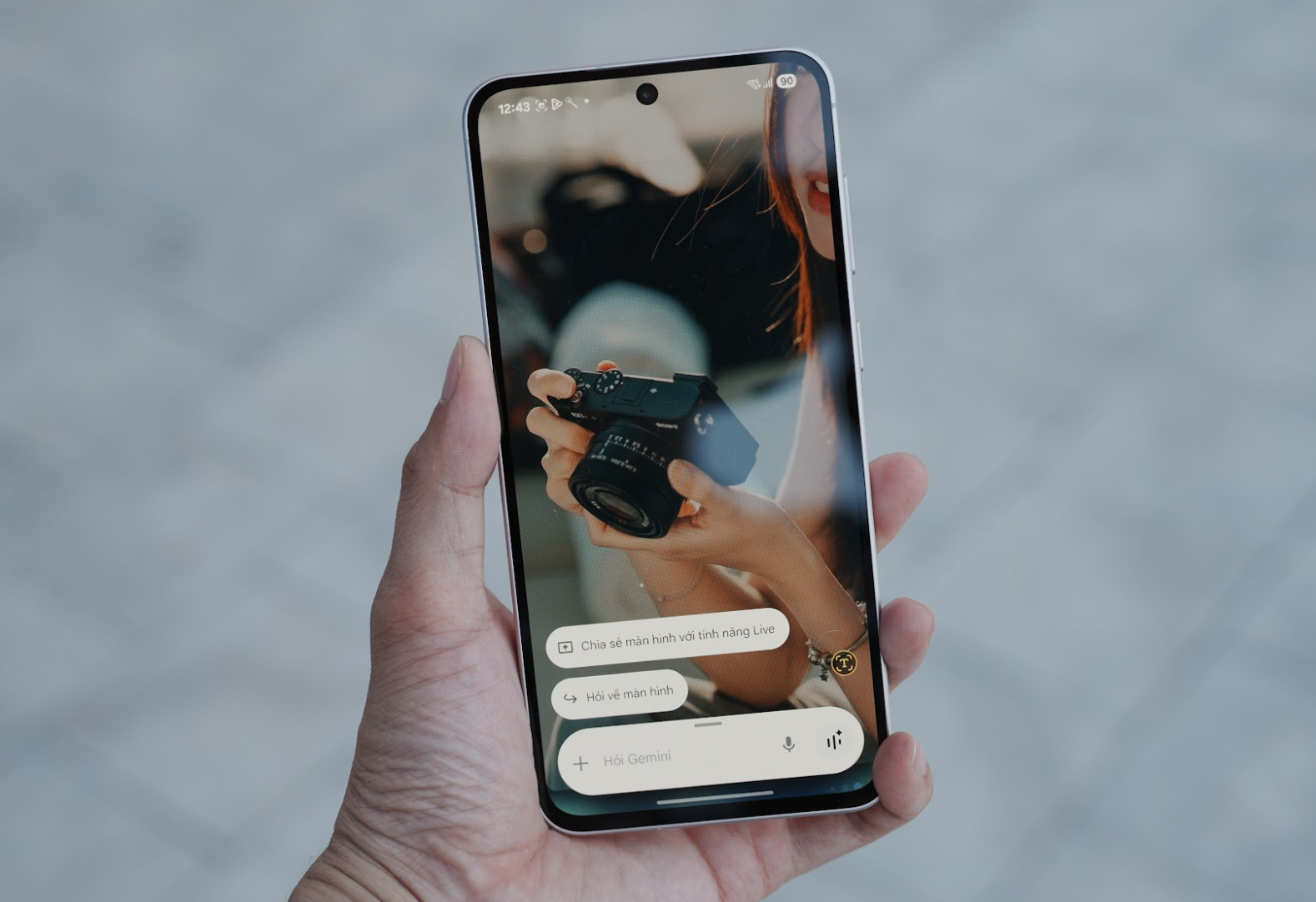 Không còn lo “mua hớ”: Gemini Live chỉ bạn cách chọn món đồ hợp túi tiền và bền lâu