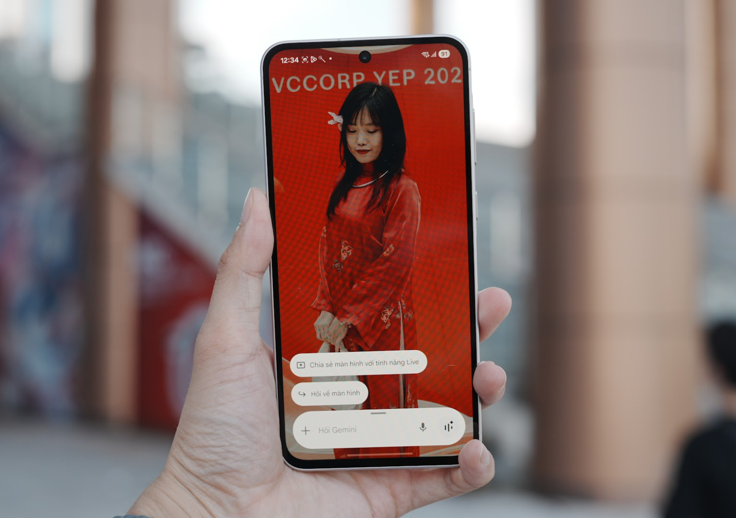 Không còn lo “mua hớ”: Gemini Live chỉ bạn cách chọn món đồ hợp túi tiền và bền lâu- Ảnh 3. Không còn lo “mua hớ”: Gemini Live chỉ bạn cách chọn món đồ hợp túi tiền và bền lâu- Ảnh 3.