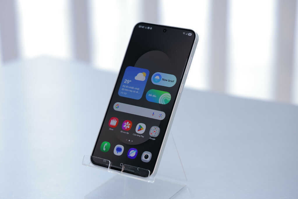 Galaxy S25 FE đối đầu Xiaomi 15T, thách thức iPhone 17