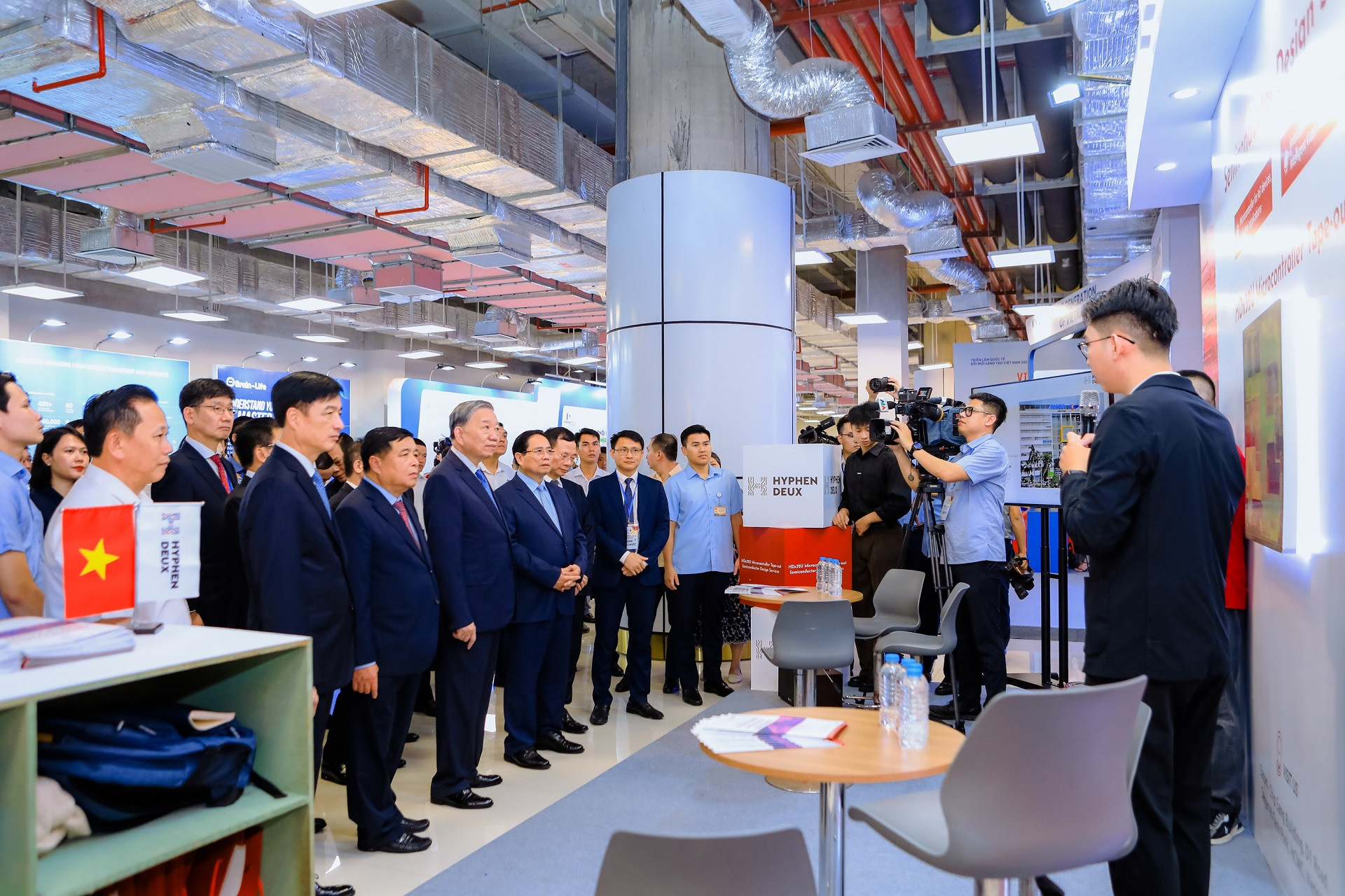 Hyphen Deux công bố Chip vi điều khiển HDx32U tại Innovate Vietnam 2025