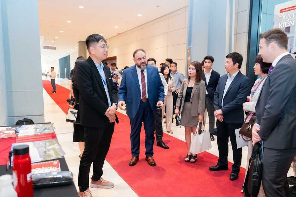 Trường Đại học Anh Quốc Việt Nam được vinh danh đơn vị ứng dụng AI xuất sắc- Ảnh 3. Trường Đại học Anh Quốc Việt Nam được vinh danh đơn vị ứng dụng AI xuất sắc- Ảnh 3.