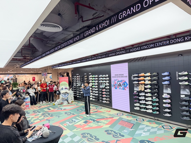 Cận cảnh cửa hàng mới khai trương đậm chất Việt của adidas- Ảnh 12. Cận cảnh cửa hàng mới khai trương đậm chất Việt của adidas- Ảnh 12.