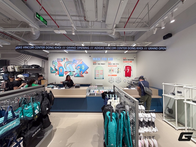 Cận cảnh cửa hàng mới khai trương đậm chất Việt của adidas- Ảnh 5. Cận cảnh cửa hàng mới khai trương đậm chất Việt của adidas- Ảnh 5.