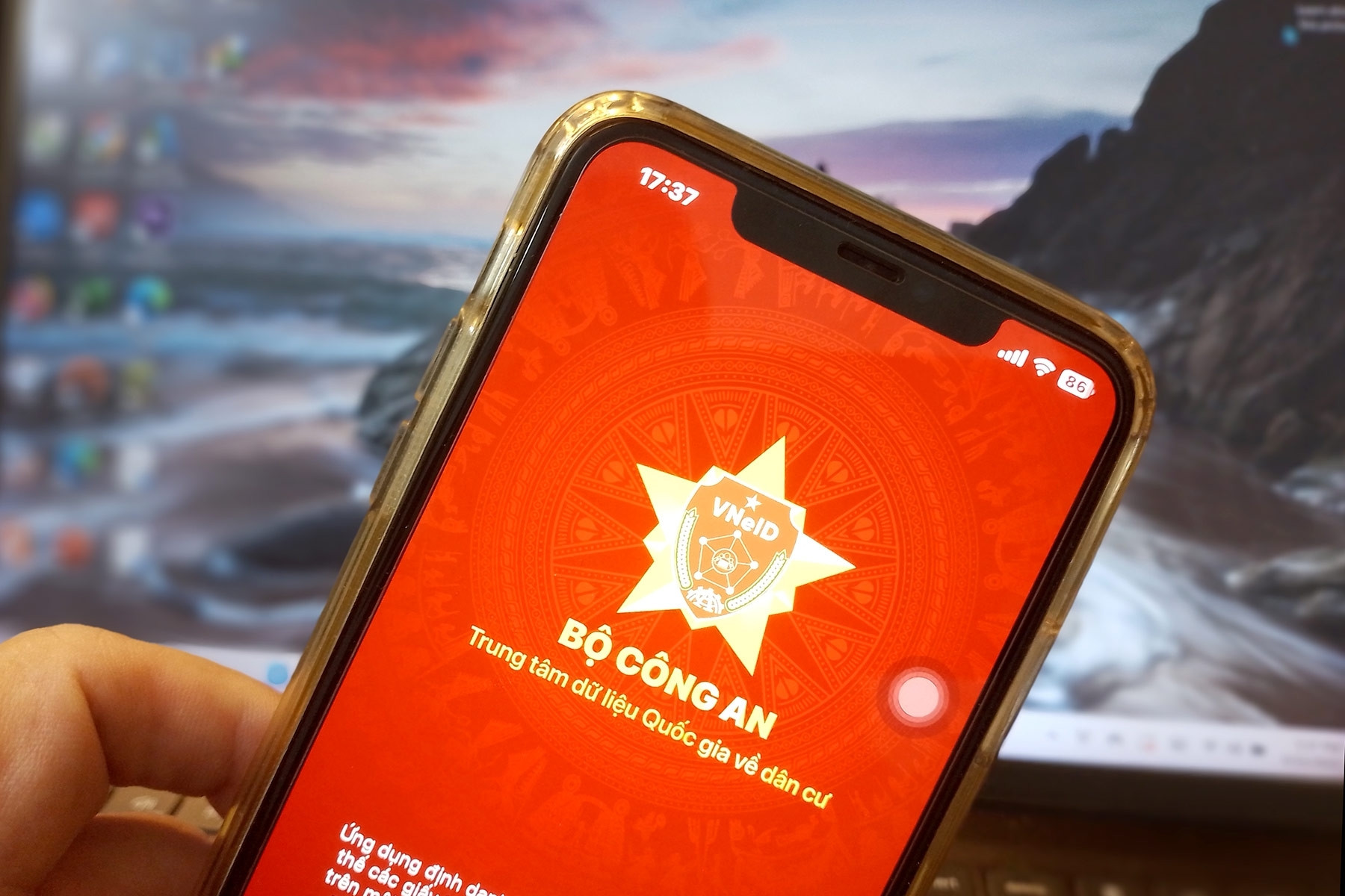 Ung dung VNeID.jpg