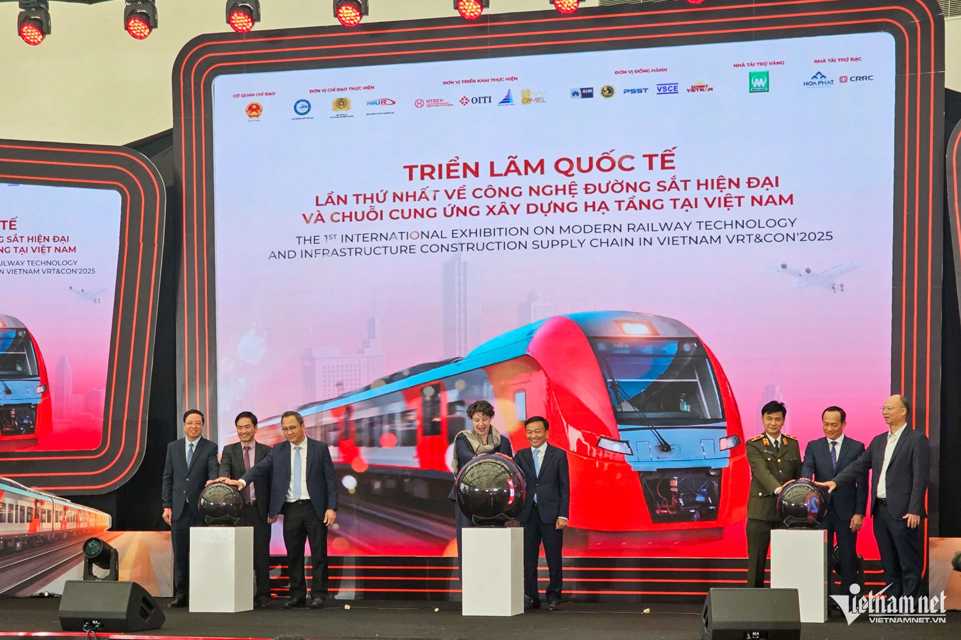 Phát triển hệ sinh thái đường sắt gắn với chuyển đổi xanh và chuyển đổi số