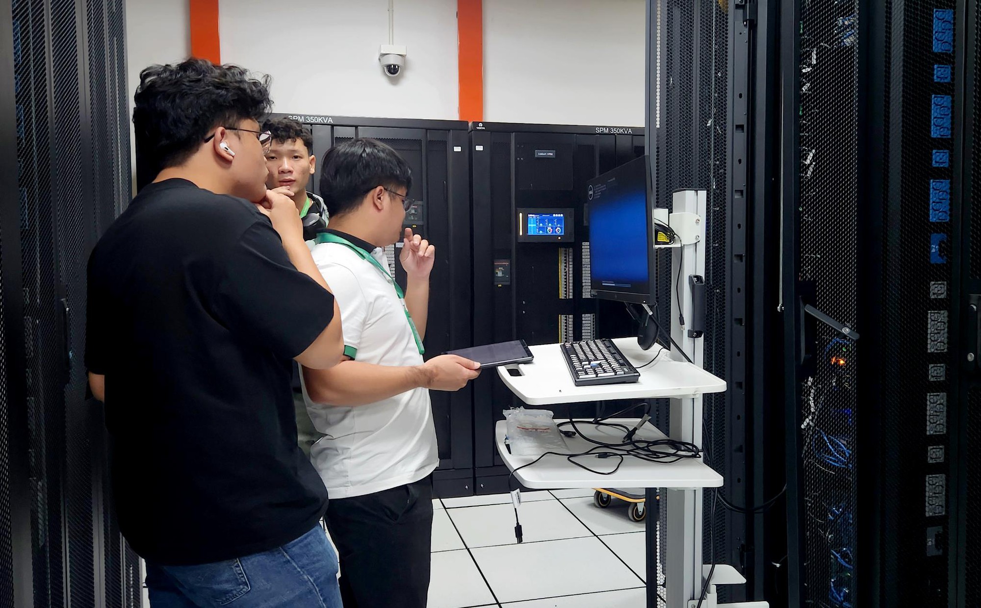 EZtech tung ưu đãi Black Friday 2025: Giảm 50% dịch vụ VPS cao cấp