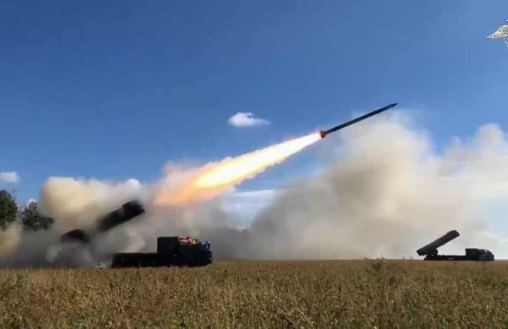 Siêu pháo phản lực Sarma 300mm mới, công nghệ GPS/GLONASS đỉnh cao, ‘bách phát bách trúng’