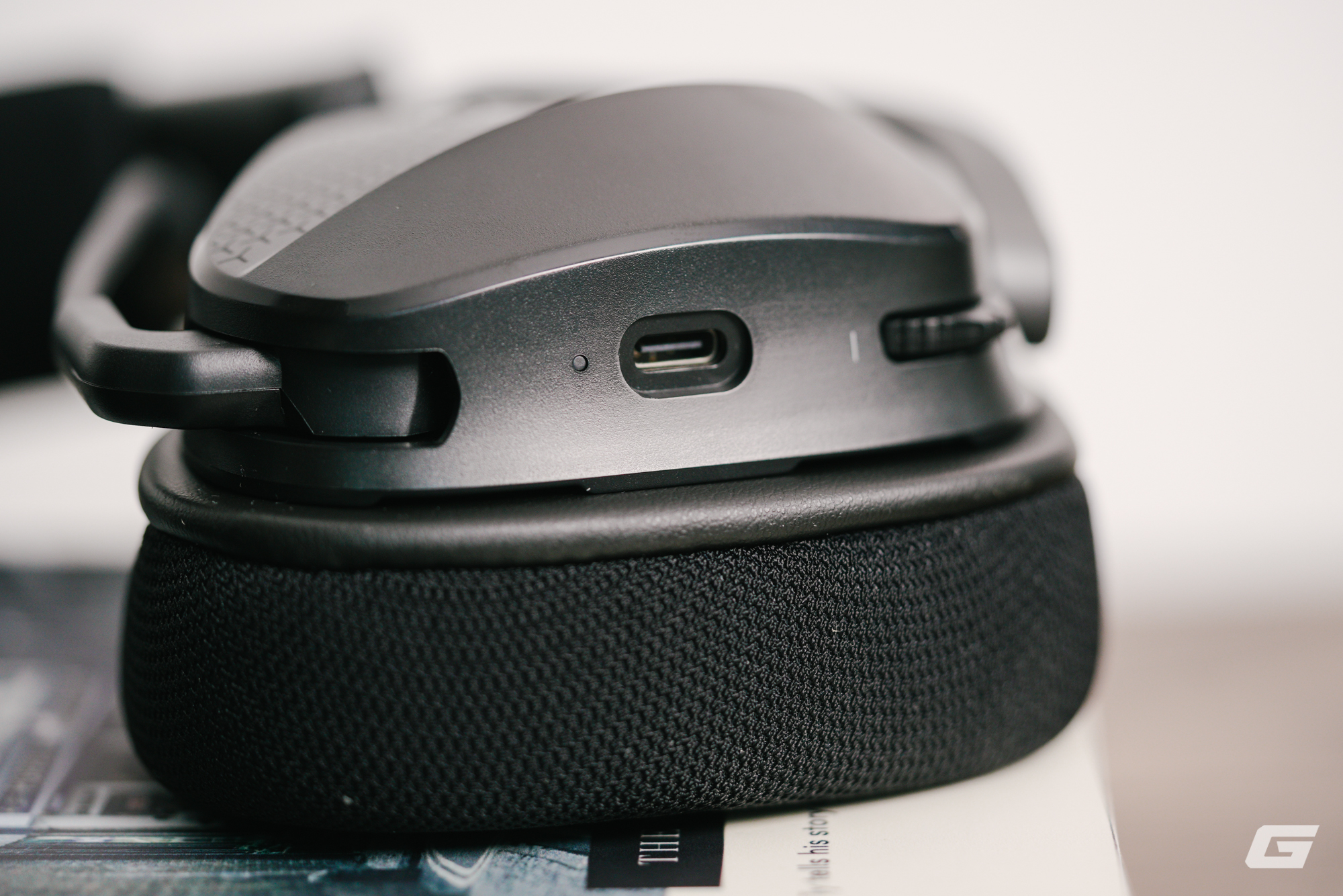 Đánh giá tai nghe gaming Corsair VOID v2 Max Wireless: Đeo thoải mái, kết nối đa năng, chất âm V-shape khỏe khoắn- Ảnh 8.