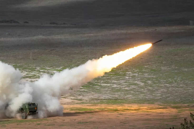 HIMARS 2025 tầm bắn 500km, tốc độ kinh hoàng, pháo phản lực đáng sợ nhất hiện nay