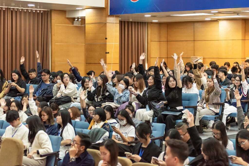 Chung kết Green Voices 2025 treo thưởng lớn: Quán quân Đại học Hà Nội tuyên bố “hãy coi chừng” khi nhắm tới chiếc VinFast Evo Grand Lite dành cho ngôi vị cao nhất- Ảnh 3.