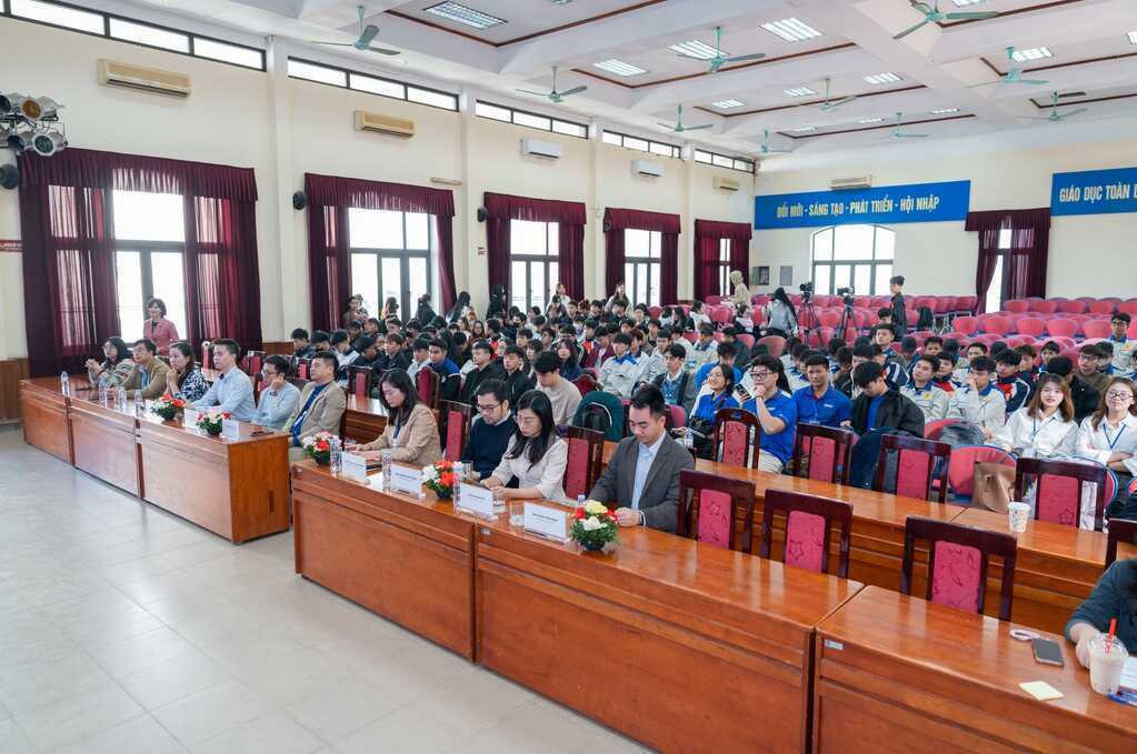 Lan tỏa tiếng nói xanh tại Đại học Công nghiệp Hà Nội: 10 đội thi bùng nổ năng lượng, hé lộ ứng viên nặng ký cho vòng Chung cuộc Green Voices 2025