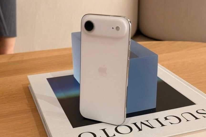 iPhone Air thất bại khiến nhiều nhà sản xuất từ bỏ điện thoại siêu mỏng