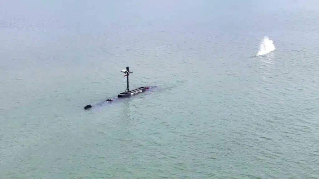 Tàu ngầm ngư lôi 7.jpg