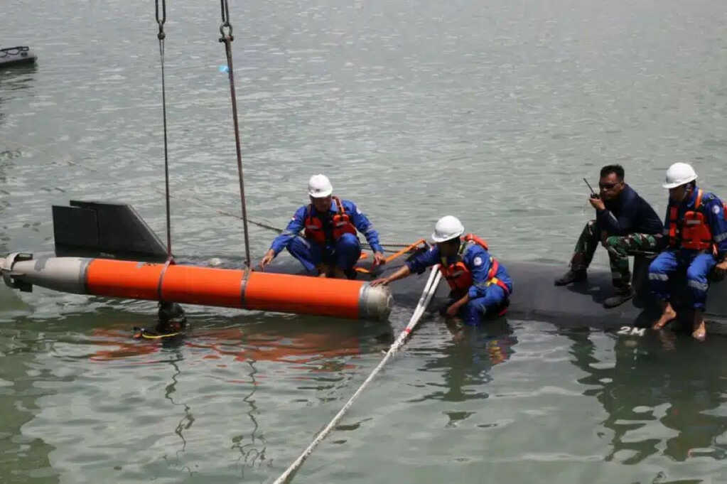 Tàu ngầm ngư lôi 6.jpg