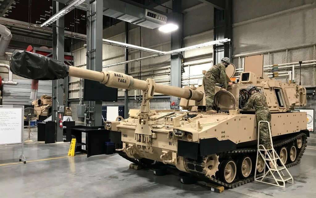 Pháo tự hành M109A7 Paladin 155mm tầm bắn 40km, tích hợp AI, 