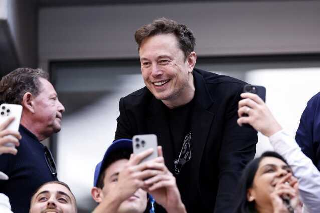 Tesla, Apple 'giải cứu' xưởng đúc chip Samsung