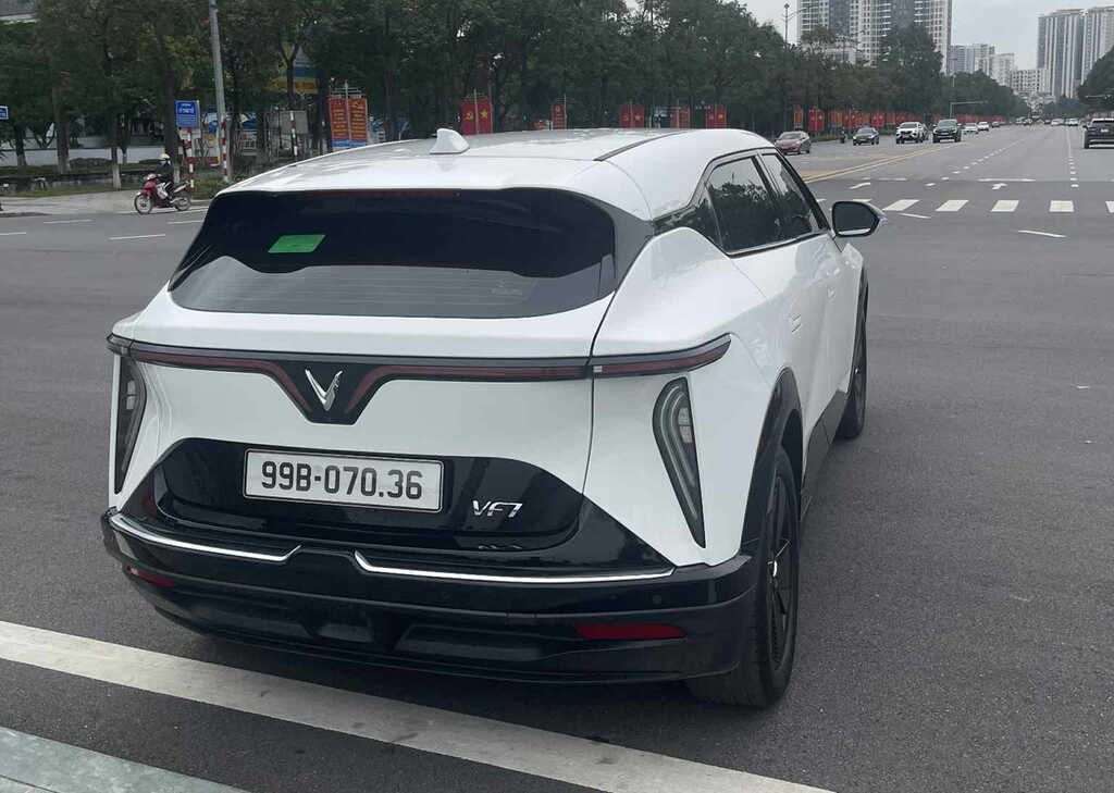 Từng dùng 2 đời xe xăng, người dùng đánh giá: ‘Không lựa chọn nào tốt hơn VF 7 Eco ở tầm giá 700 triệu’