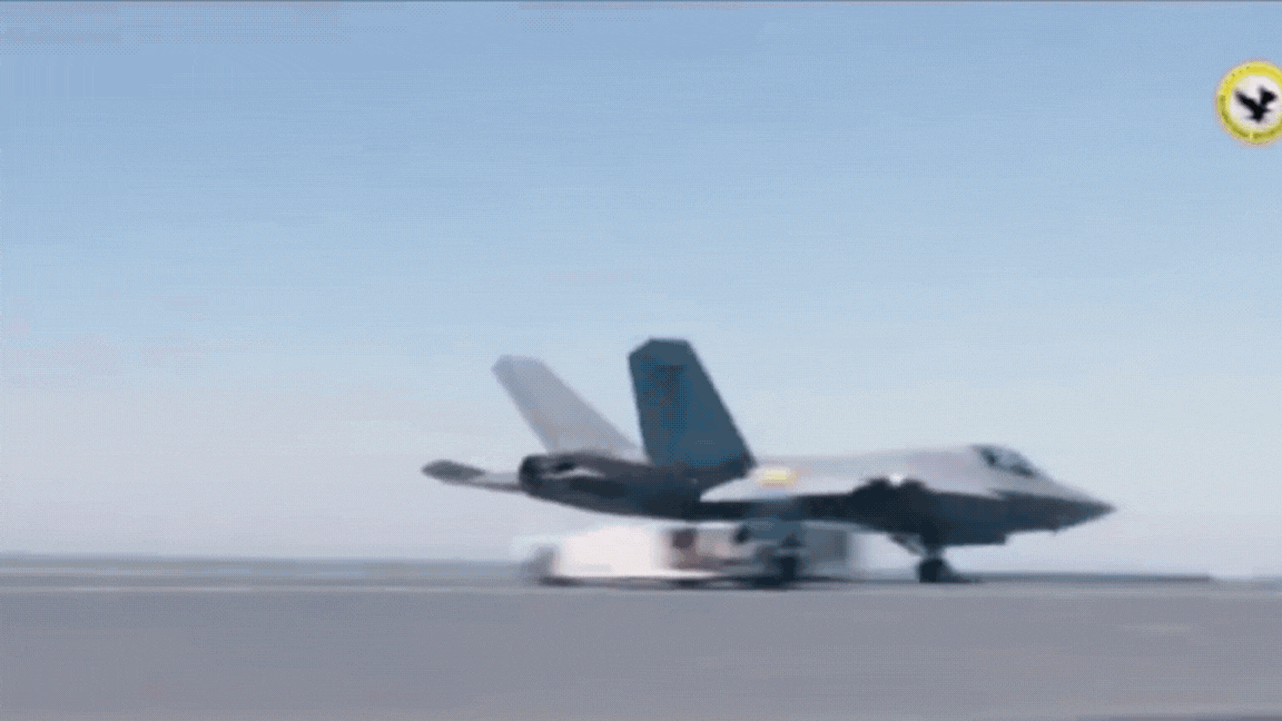 Tàu sân bay Phúc Kiến.gif