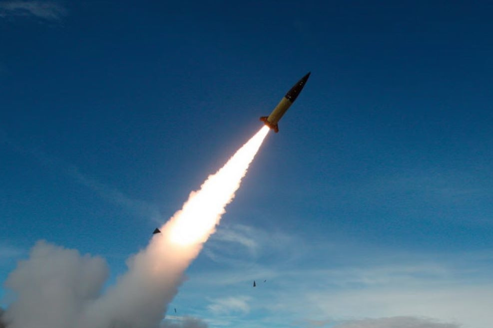 San bằng công sự Ukraine chỉ bằng vài phát bắn, pháo tự hành Malka 2S7M 203mm Nga đáng sợ thế nào?