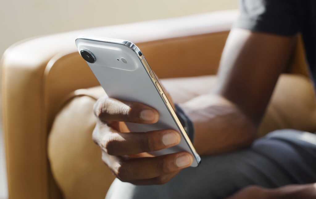 MKBHD công bố 10 smartphone của năm 2025: Vắng bóng S25 Ultra, iPhone nhận cả giải tiến bộ nhất và thất vọng nhất