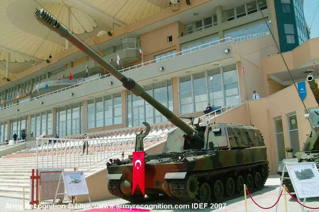 Pháo tự hành T 155 Fırtına Thổ 1.jpg