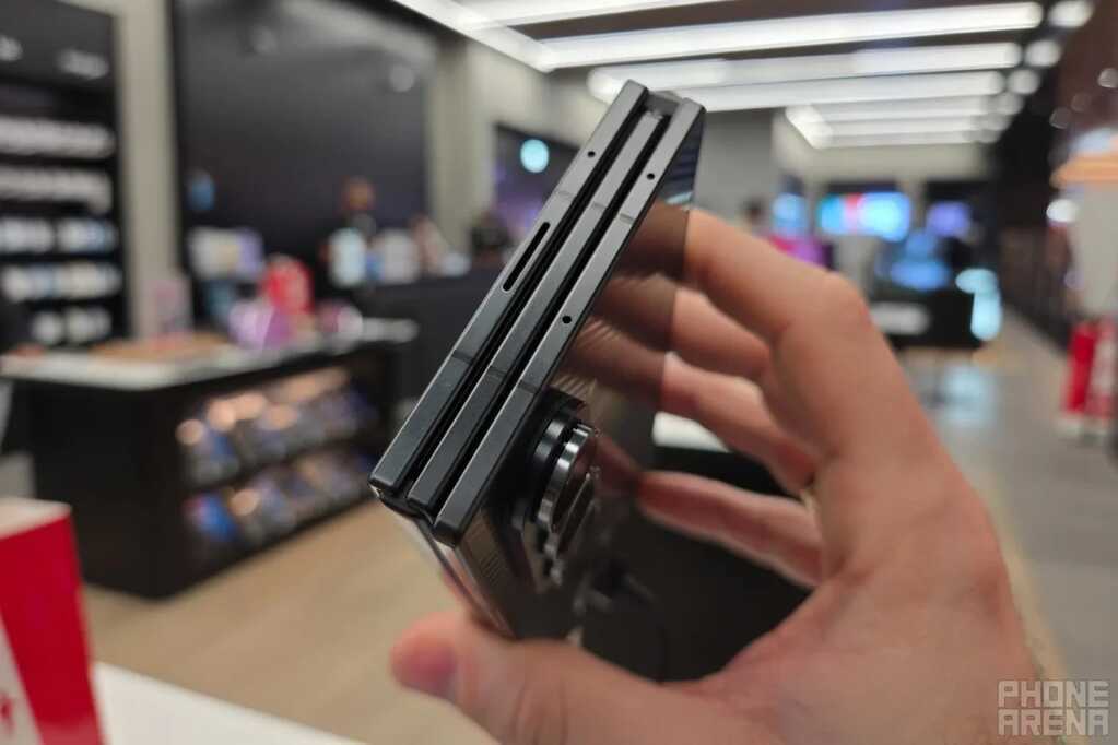 Galaxy Z TriFold ‘cháy hàng’ nhưng Samsung lại đối mặt vấn đề nghiêm trọng