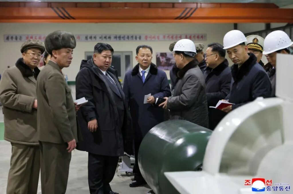 Tàu ngầm hạt nhân Triều Tiên Kim Jong Un.jpg