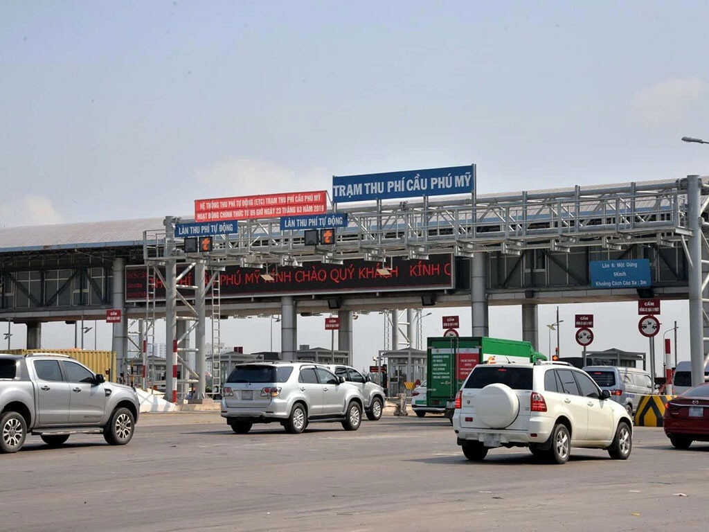 Anh 1   luu y khi qua tram thu phi khong dung 4 xe thanhnien 5588.jpg