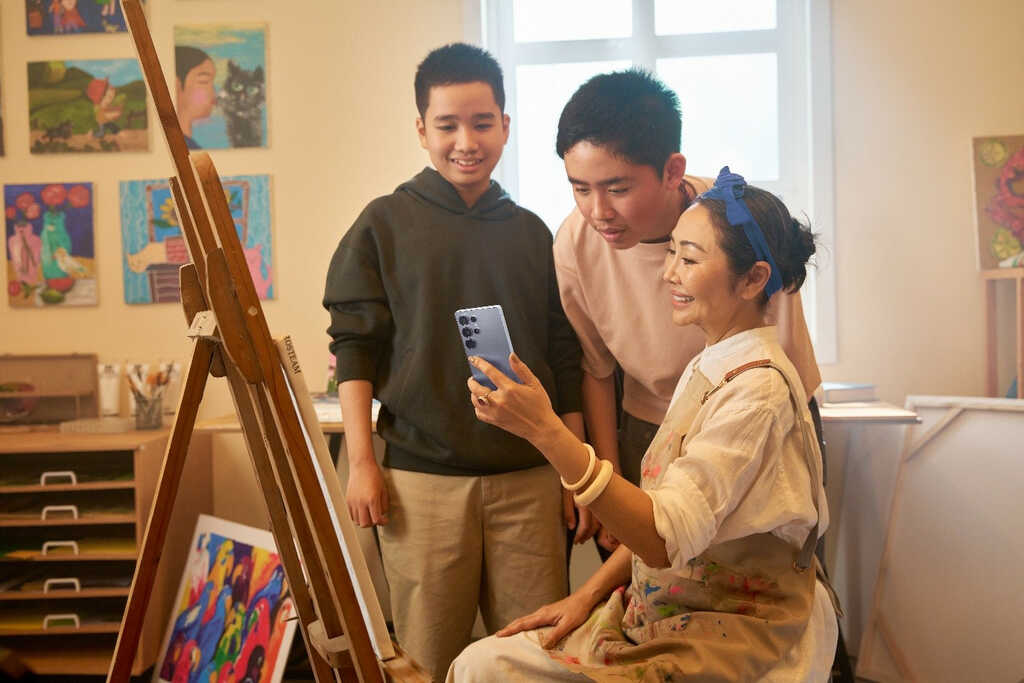 Lớp học hội họa cho trẻ tự kỷ - khi công nghệ giúp thấu hiểu nhau