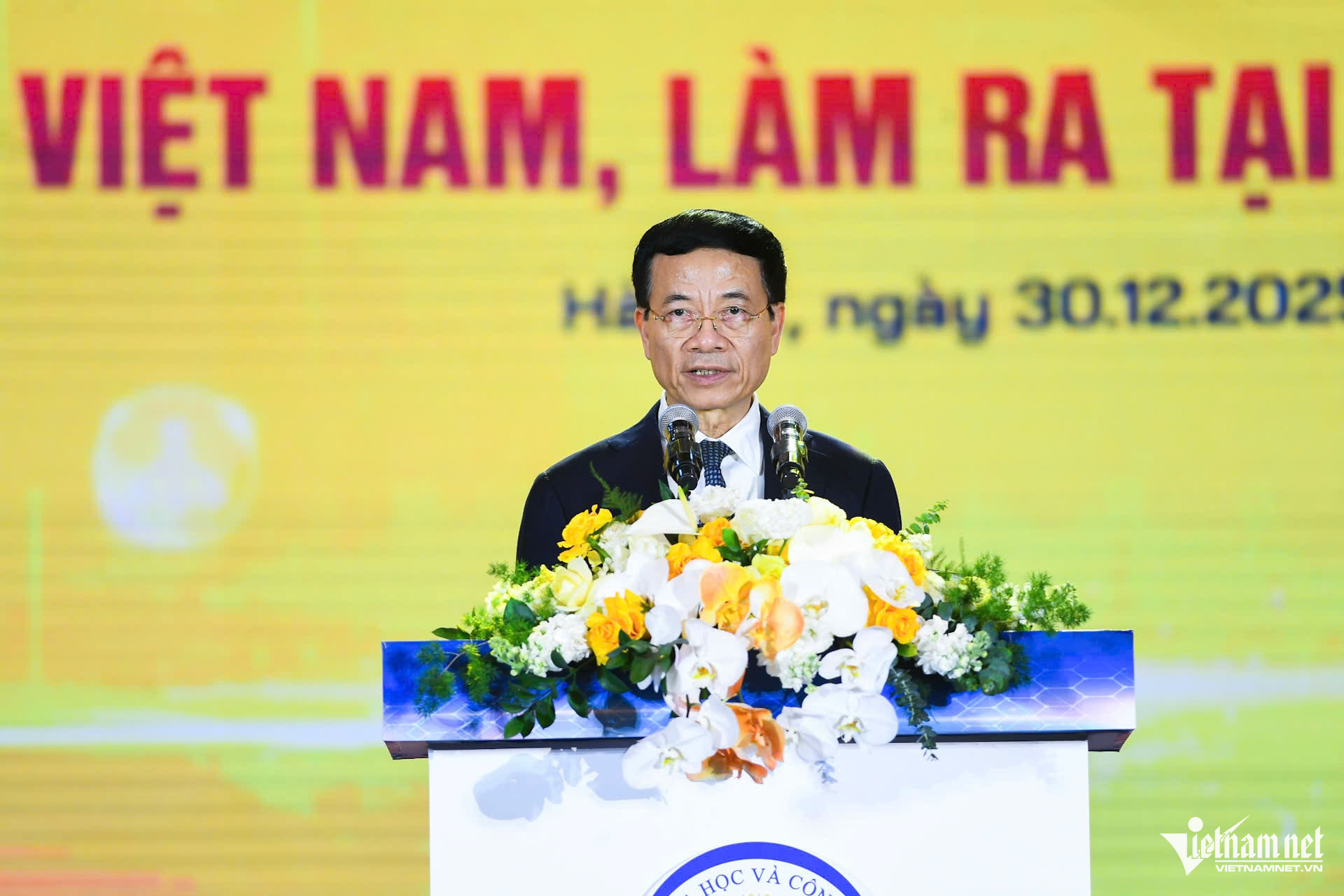 W-3012 Nguyen Manh Hung.jpg