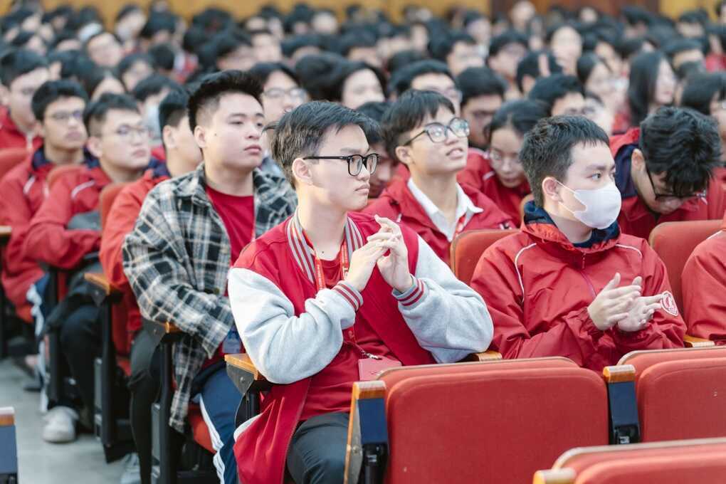 Học giả hơn 140 bằng sáng chế tiết lộ nguyên lý tự nhiên giúp tạo ra OLED - 2