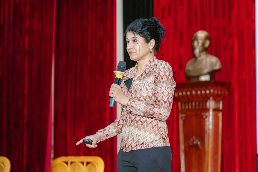 Học giả hơn 140 bằng sáng chế tiết lộ nguyên lý tự nhiên giúp tạo ra OLED - 3