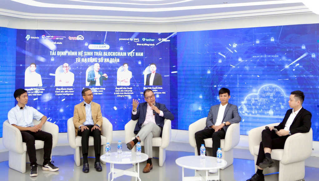 Phiên thảo luận.jpg