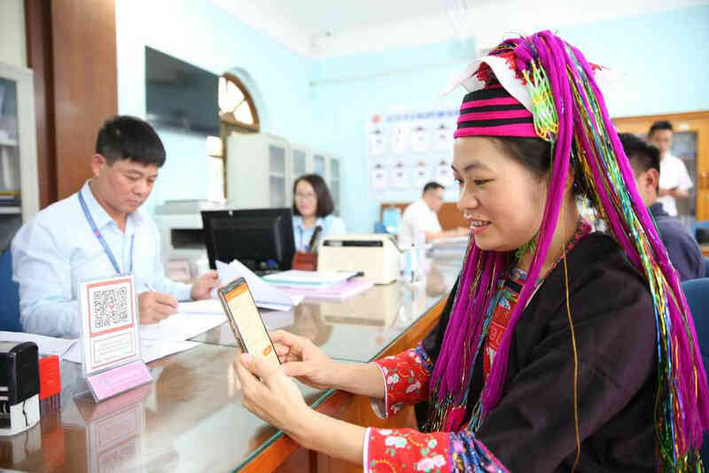 bat9132259 Chuyển biến tích cực trong thanh toán không dùng tiền mặt3.jpg