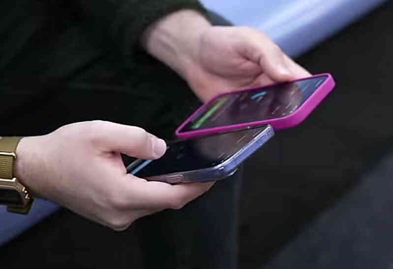 iPhone 16e Feature 4.jpg