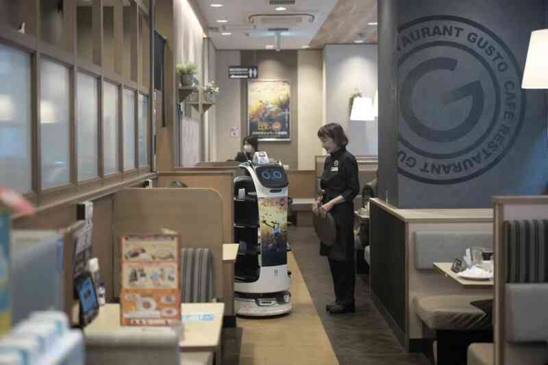 Chuyện phía sau những robot tai mèo tại Nhật Bản
