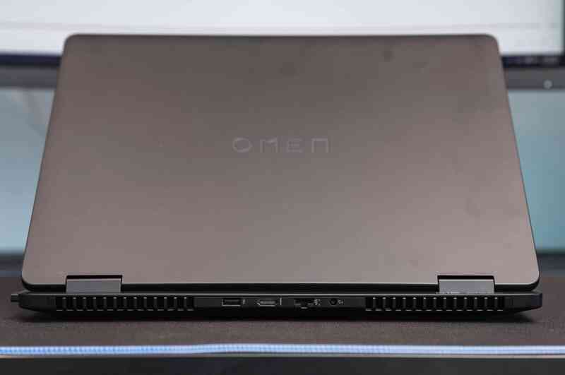 HP ra mắt Omen 16 Slim: Mỏng hơn, mạnh mẽ hơn với RTX 5070, nâng cấp Transcend 14 và Omen 17- Ảnh 4. HP ra mắt Omen 16 Slim: Mỏng hơn, mạnh mẽ hơn với RTX 5070, nâng cấp Transcend 14 và Omen 17- Ảnh 4.
